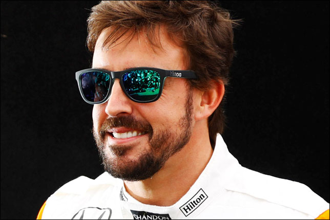 Логотип Hilton на комбинезоне Фернандо Алонсо