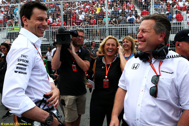 Тото Вольфф и Зак Браун