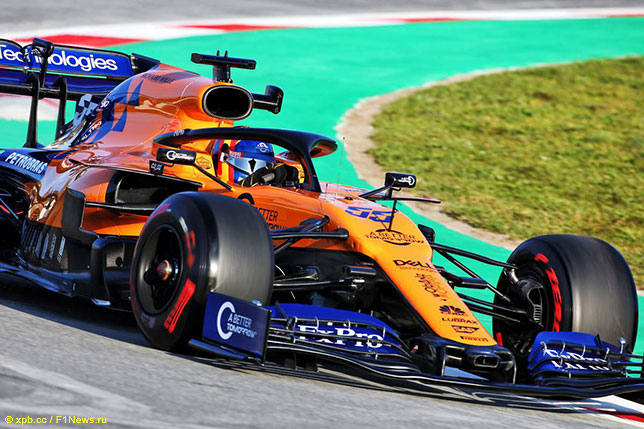 Новая машина McLaren на трассе в Барселоне