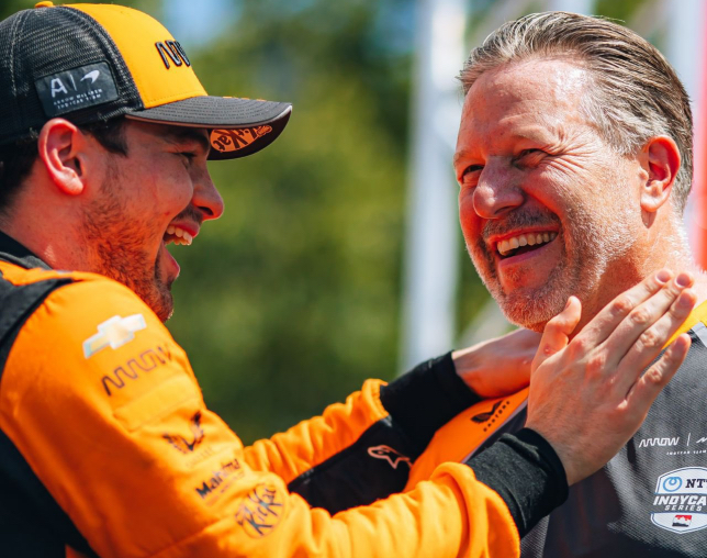 Пато О'Вард и Зак Браун радуются победе в Торонто, фото пресс-службы McLaren