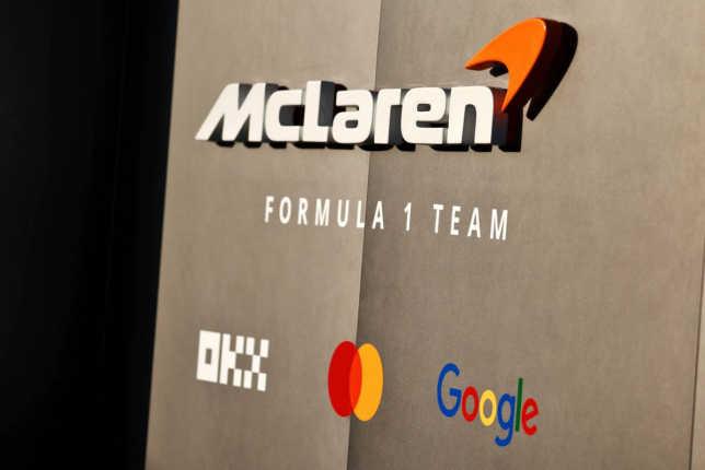 Логотип McLaren, фото XPB