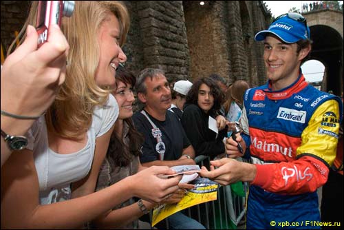 БруноСенна на параде пилотов в Ле-Мане. 2009-й