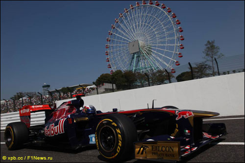 Себастьен Буэми заезжает в боксы по ходу Гран При Японии, еще не зная, что его там ждёт