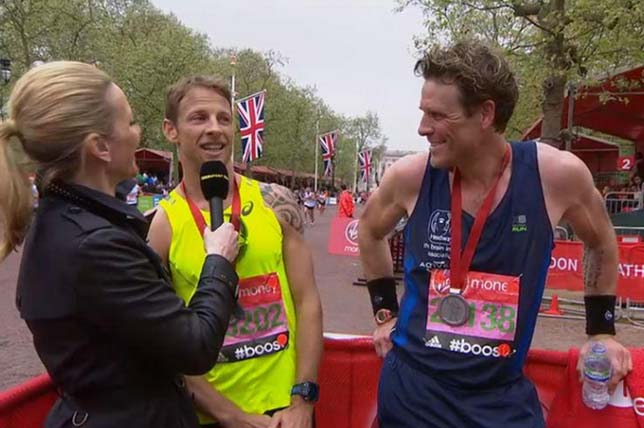 Дженсон Баттон даёт интервью после финиша марафона