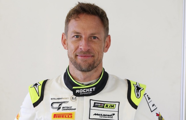 Дженсон Баттон готовится к дебюту в британском чемпионате GT, фото из Twitter гонщика