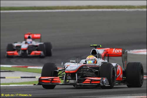 Льюис Хэмилтон опережает Дженсона Баттона на трассе Гран При Турции