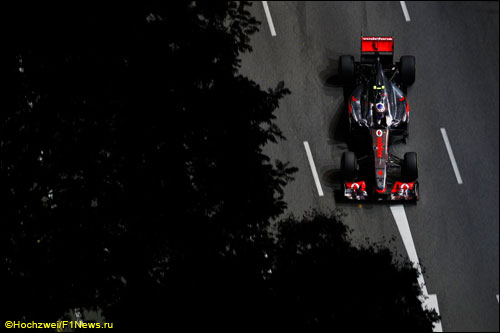 Дженсон Баттон на трассе Гран При Сингапура