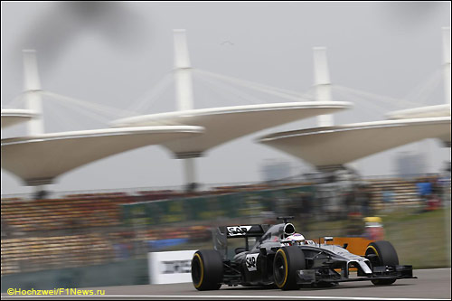 Дженсон Баттон на тренировках в Шанхае