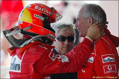 Михаэль Шумахер и Рори Бёрн, 2004 год