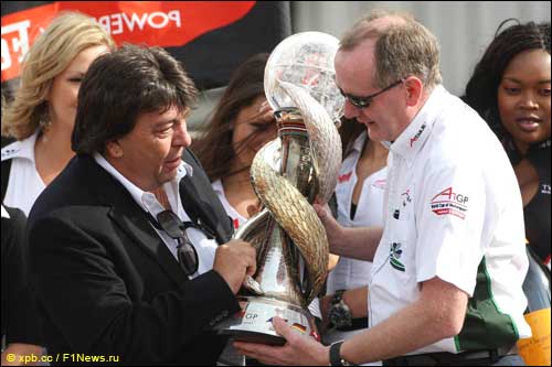 Босс A1GP Тони Тейксейра и Марк Галлахер