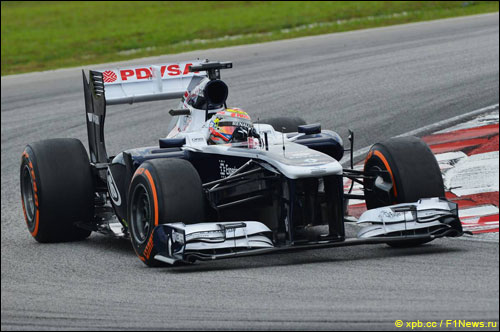 Пастор Мальдонадо за рулем FW35