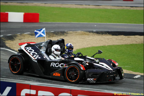 Дэвид Култхард в Гонке Чемпионов на стадионе Уэмбли в 2008 году