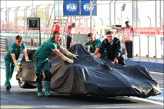 Как и накануне, день для Aston Martin закончился досрочно