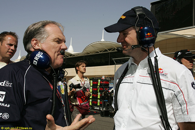 Эдриан Ньюи (справа), тогда уже технический директор Red Bull Racing, и Патрик Хед, 2006 год