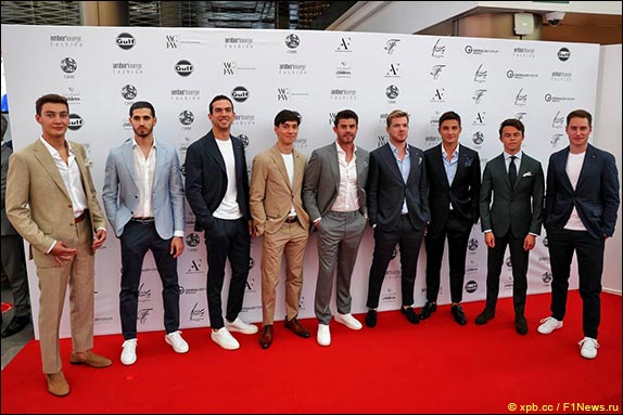 Гонщики – участники благотворительного показа мод