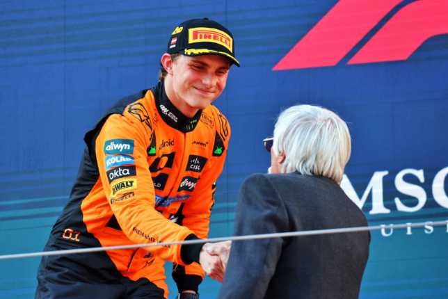 Берни Экклстоун и Оскар Пиастри во время церемонии награждения на Гран При Австрии, фото XPB