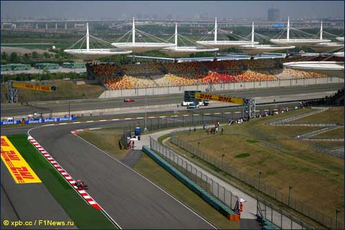 Пустые трибуны шанхайского автодрома