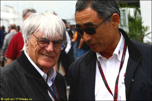 Гран При Канады. Четверг. Берни Экклстоун и Хирохиде Хамашина (Bridgestone)
