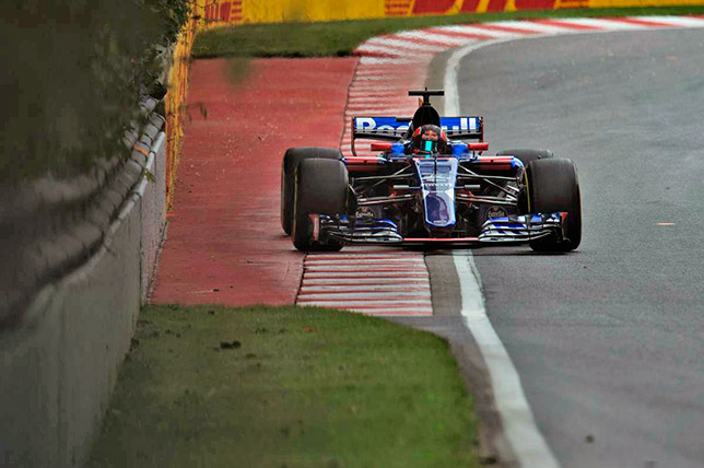 Даниил Квят на трассе в Канаде