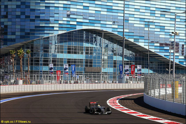Машина Sauber на трассе в Сочи (2014 год)