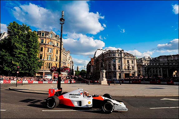 Стоффель Вандорн сел за руль McLaren MP4-6. Фото пресс-службы McLaren