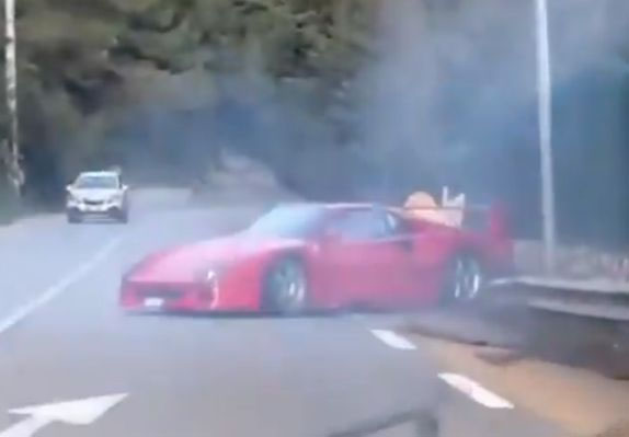 Момент аварии Ferrari F40 Ландо Норриса