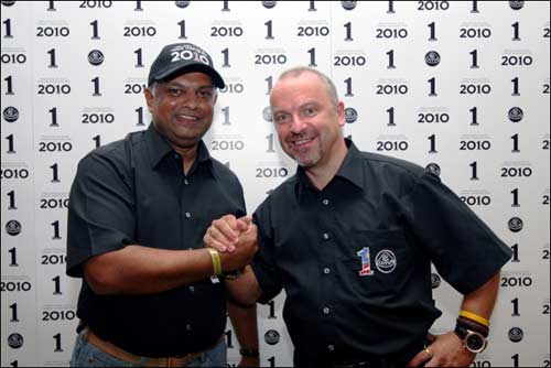 Тони Фернандес и главный конструктор Lotus Майк Гаскойн