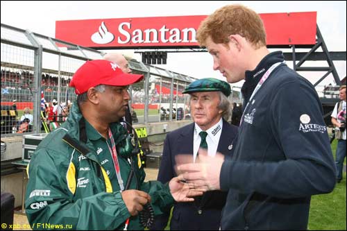 Тони Фернандес, Джеки Стюарт и Принц Гарри, Сильверстоун, 2011 год