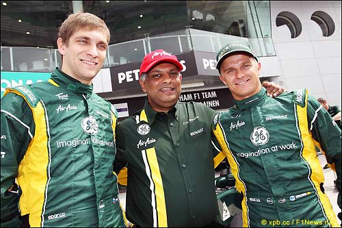 Тони Фернандес и гонщики Caterham F1, Виталий Петров и Хейкки Ковалайнен