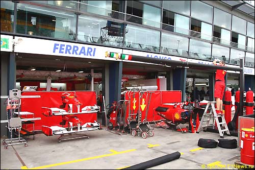 Мельбурн. Среда. Боксы Ferrari