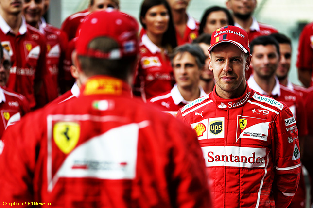 Гонщики и сотрудники команды Ferrari