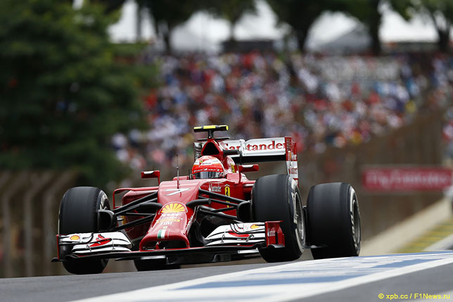 Кими Райкконен за рулём Ferrari F14 T на трассе Гран При Бразилии, 2014 год