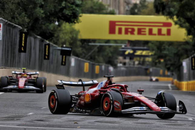 Машины Ferrari на трассе в Баку, фото XPB