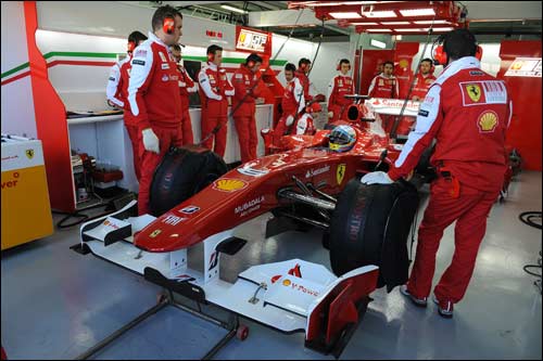 Фернандо Алонсо за рулем F10