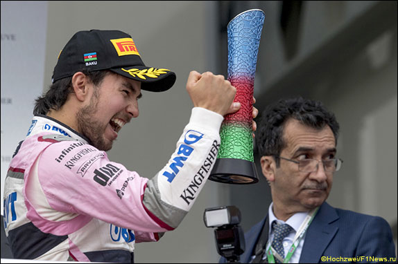 Серхио Перес на церемонии награждения в Баку