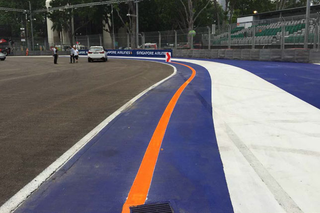 Оранжевый поребрик по втором повороте