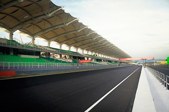 Новое покрытие на трассе Сепанг