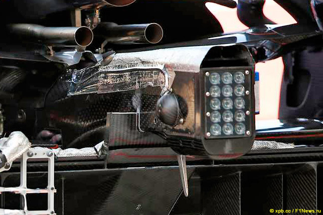 Прежняя конструкция опоры для заднего домкрата на машине Sauber