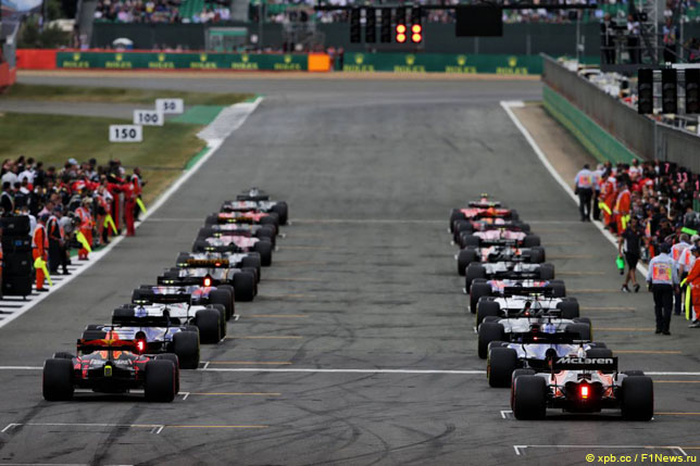 Стартовая решетка в Сильверстоуне