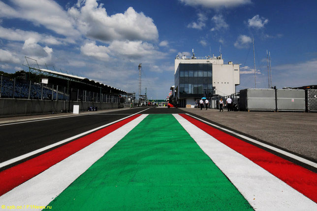 Въезд на пит-лейн на Хунгароринге