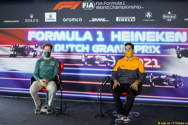 Себастьян Феттель и Даниэль Риккардо на пресс-конференции FIA