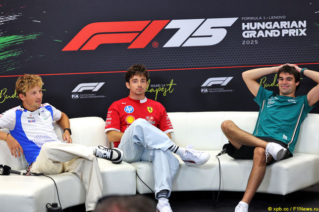 Гонщики на пресс-конференции