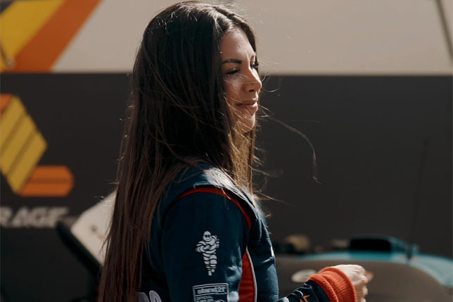 Лора Вилларс, фото из социальных сетей гонщицы