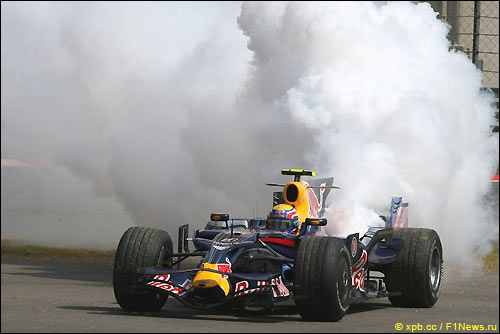 Отказ мотора на машиен Марка Уэббера в Китае