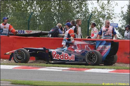 Машина Альрерсуари после аварии