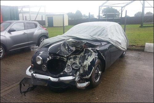 Разбитый Jaguar Mark II Майка Гаскойна после аварии