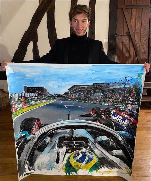 Пьер Гасли c картиной Реми Бертоша