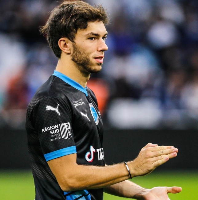 Пьер Гасли во время благотворительного футбольного матча в Марселе, фото из Instagram гонщика