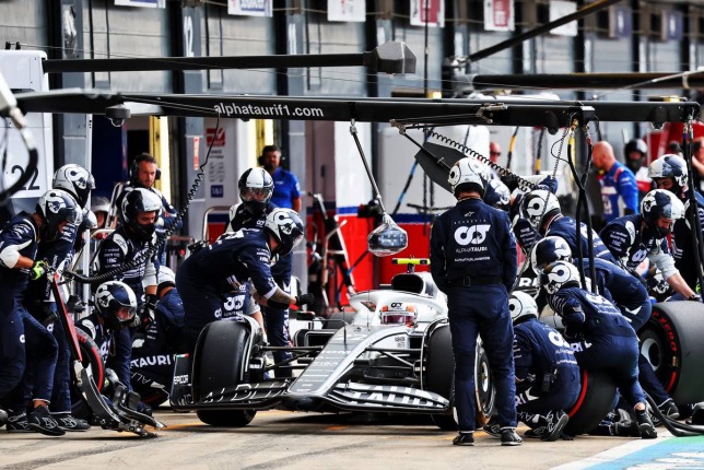 Пит-стоп Юки Цуноды на Гран При Великобритании, фото XPB