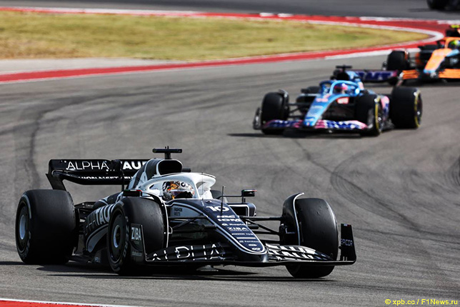 Пьер Гасли ведёт борьбу на трассе Гран При США